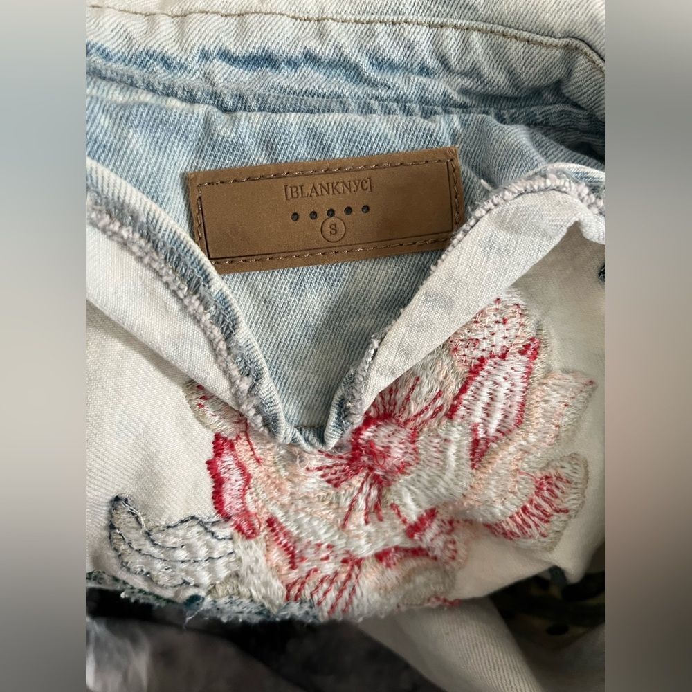 Blank NYC Floral Embroidered Moto Denim Jacket - Size Small EUC - Picture 5 of 8